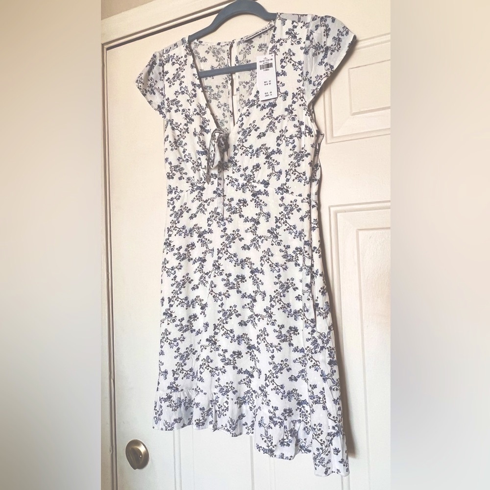 Abercrombie & fitch xs white and blue dress